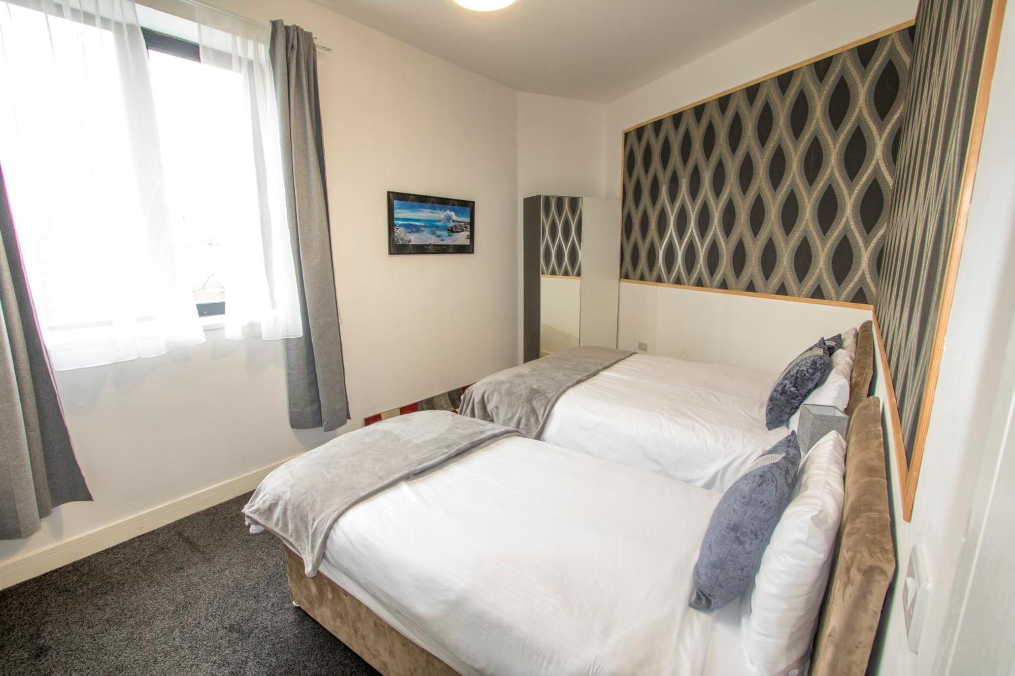 Ideal For Groups - Modern 2 Bedroom Apartment - Free Parking, Transit Links, Close To Stadiums Манчестер Экстерьер фото