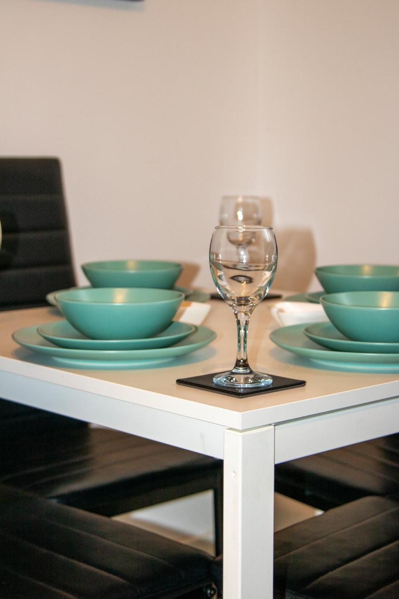 Ideal For Groups - Modern 2 Bedroom Apartment - Free Parking, Transit Links, Close To Stadiums Манчестер Экстерьер фото