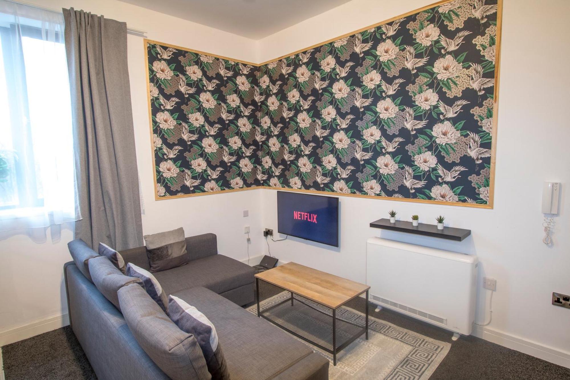 Ideal For Groups - Modern 2 Bedroom Apartment - Free Parking, Transit Links, Close To Stadiums Манчестер Экстерьер фото